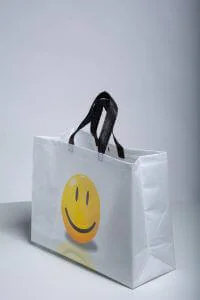 Customized TNT shopping bags? Here's how much they cost and when to choose them over cotton ones.