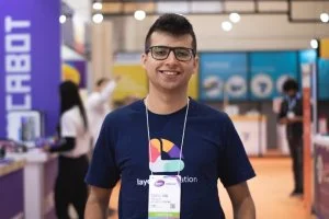 How to customize a t-shirt for an event