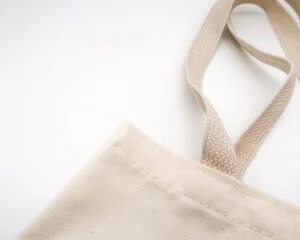 Customized shopping bags: Canvas vs. TNT, the pros and cons of each material.